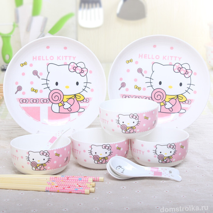 Пластиковая детская посуда с тематикой Hello Kitty