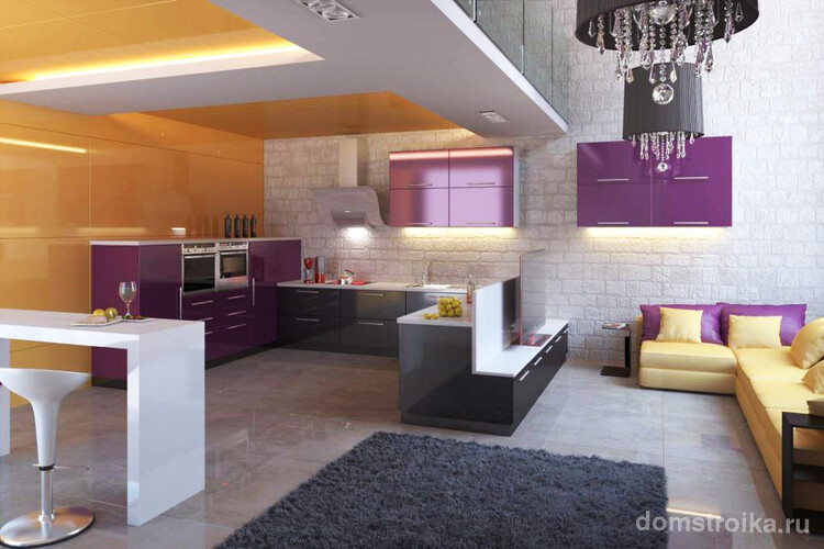 Глубокий фиолетовый с томным желтым в кухне в стиле лофт - стильно, ярко, неординарно