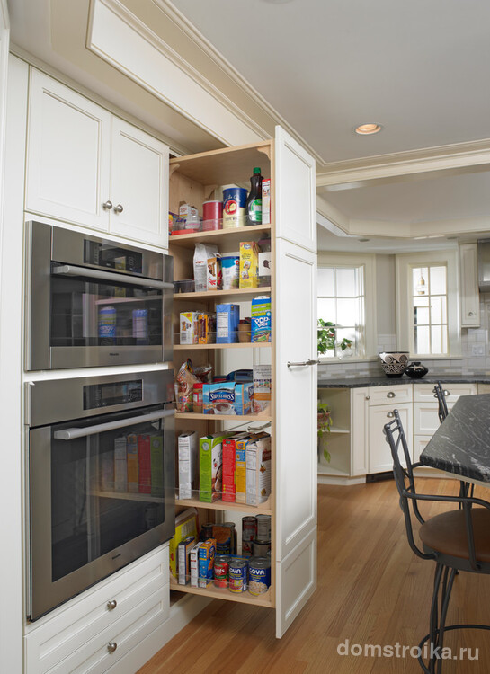 Вместительная вертикальная система хранения сэкономит вам уйму полезного пространства на кухне