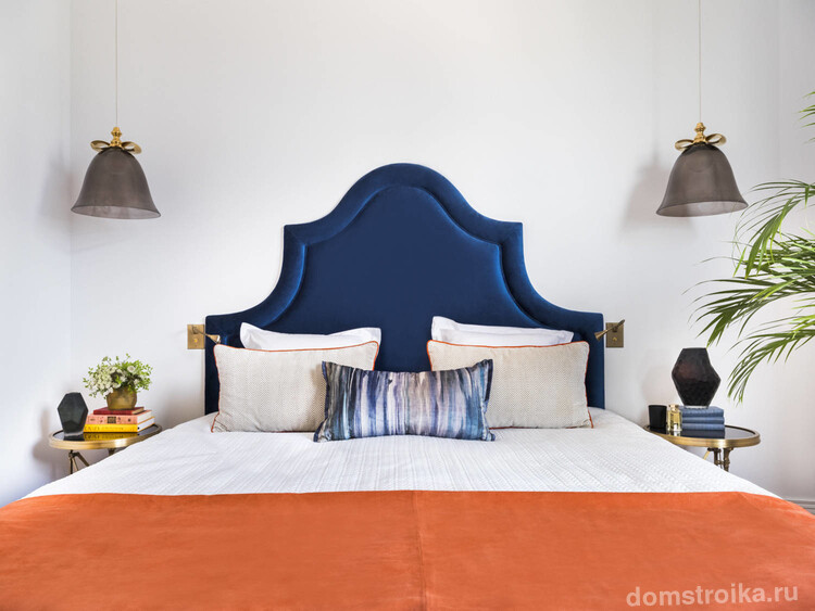 Симметричные классические решения помогут сделать компактную спальню более элегантной
