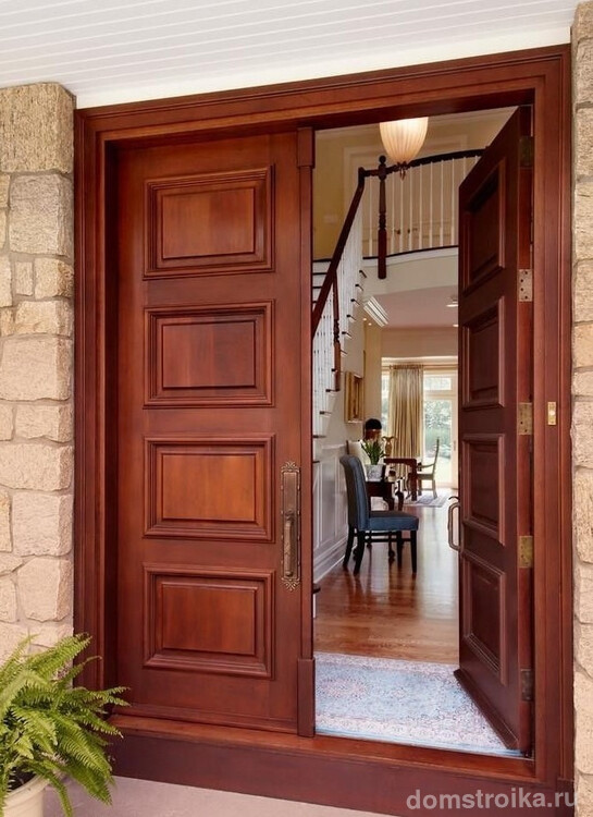 Двойная наружная дверь с симметричным прямоугольным узором