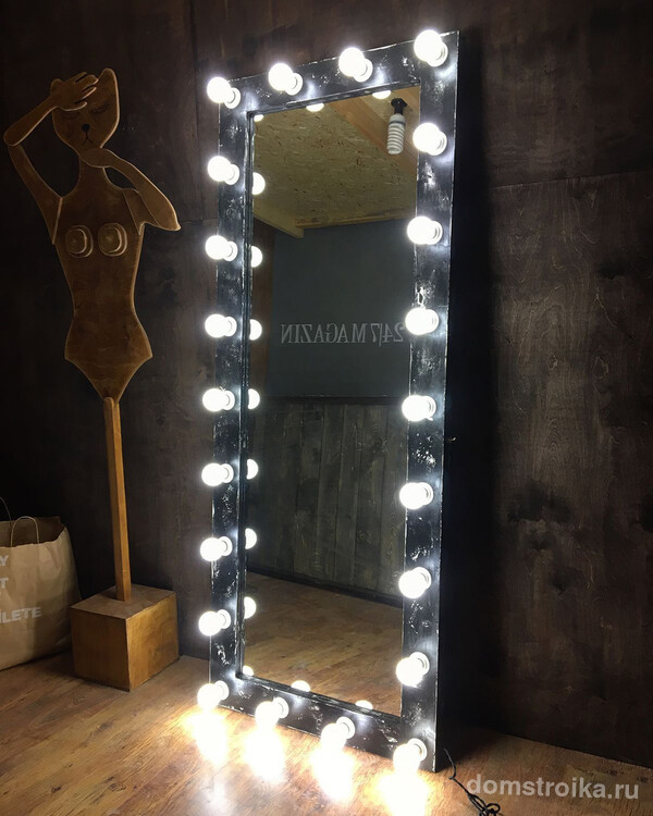 Зеркало в пол с креативной металлической рамой с эффектом состаривания