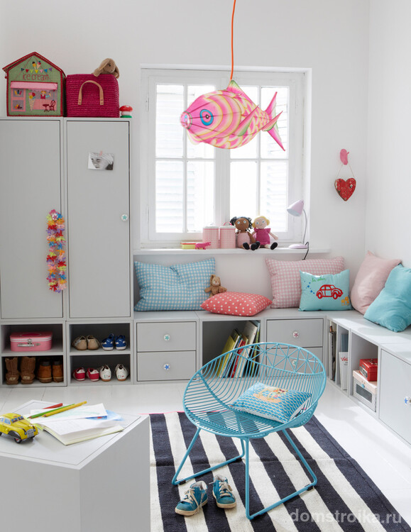 Удобная, функциональная, и не занимающая лишнего места детская мебель в спальне ребенка