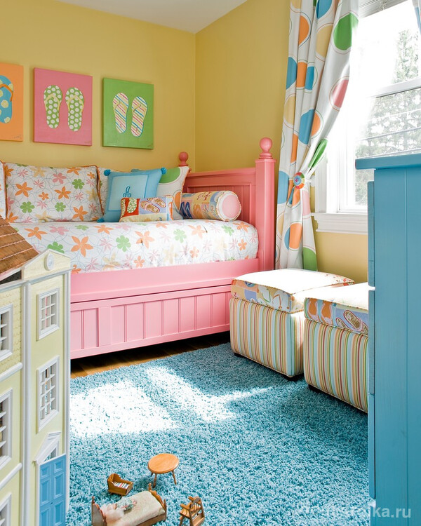 Для оформления дизайна детской комнаты лучше выбрать теплые оттенки
