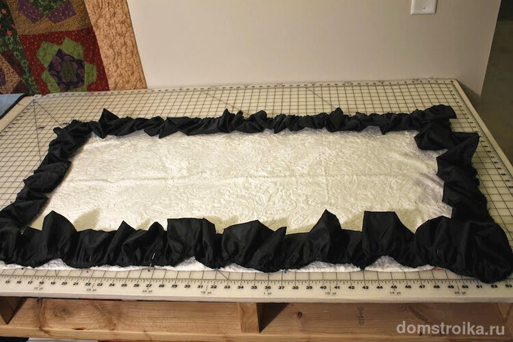 Периметр одеяла можно декорировать волнистой каймой