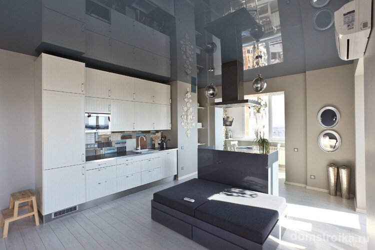 Современный интерьер кухни, объединенной с балконом