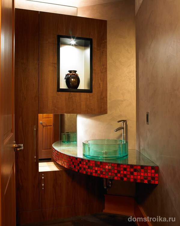 Столешница со стеклянным покрытием и красно-черной мозаикой