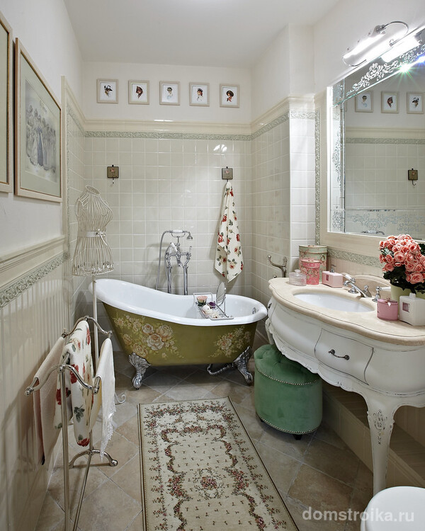 Небольшая ванная комната в стиле шебби-шик