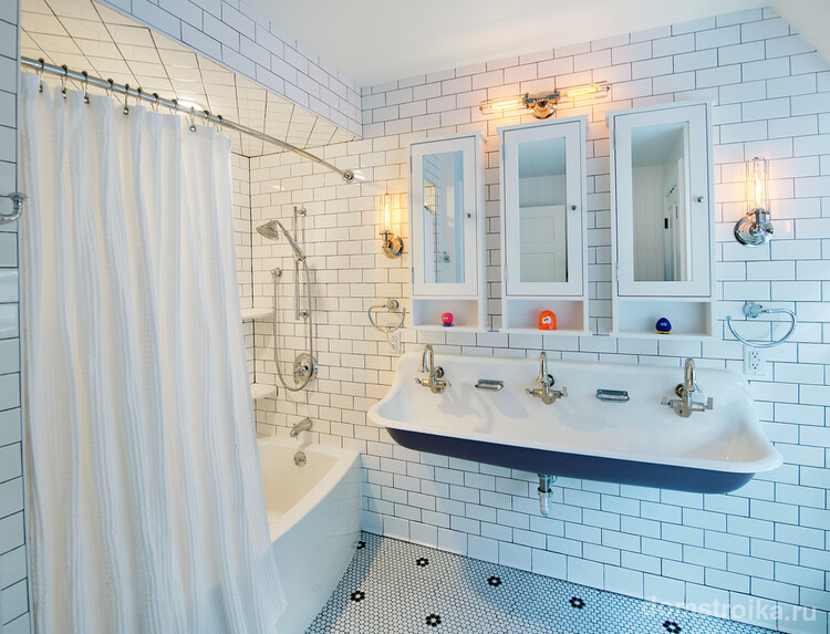 Размеренное освещение в ванной может зрительно увеличить пространство