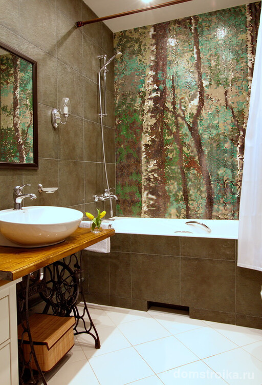 Мозаичный рисунок на стене в современной ванной
