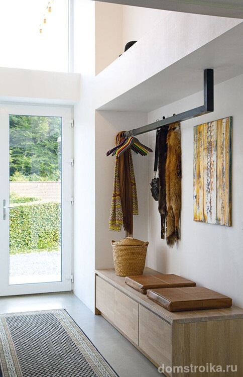 Застекленная дверь отлично сохранит микроклимат в тамбуре и подарит много дневного света