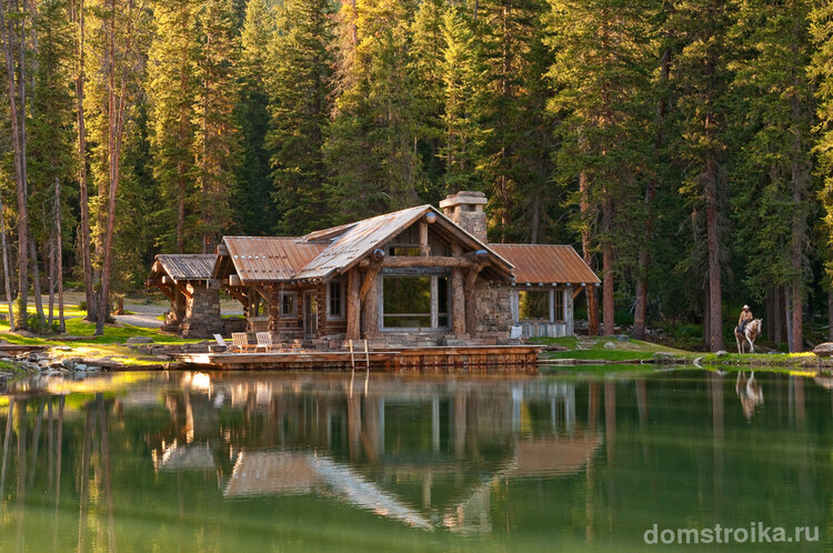 Прекрасный загородный дом на берегу озера