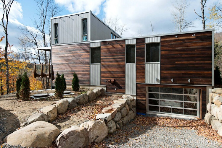 Стены, пол и крышу такого дома можно адаптировать к практически любым климатическим условиям