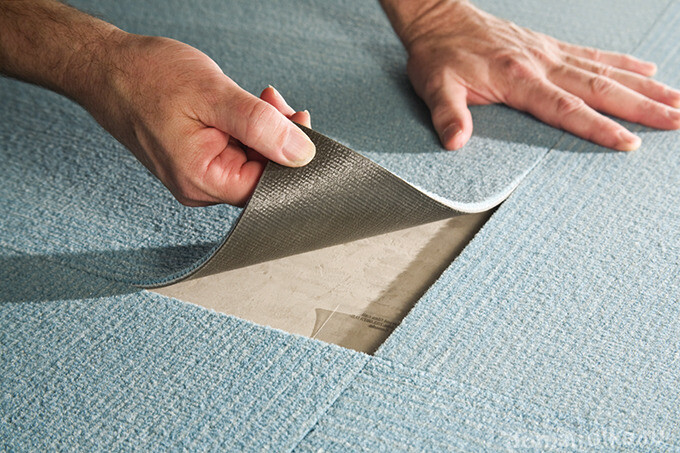 Практичный вариант коврового покрытия для прихожей на резиновой основе