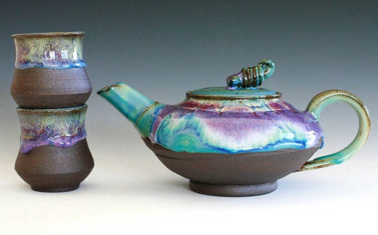 Чайный набор из керамики, покрытый необычайно красивой глазурью