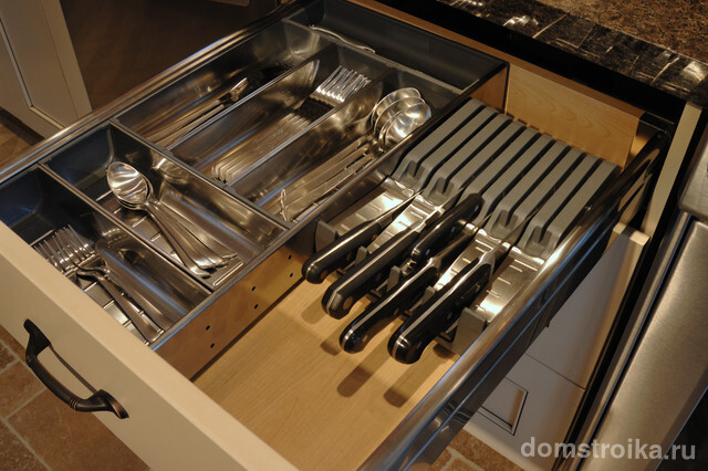 Дополнительная подставка для ножей в кухонном ящичке