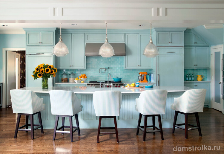 Кухня приятного нежно-голубого цвета