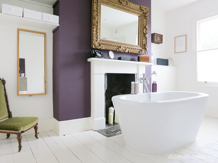 Стильная ванная комната с красивым камином