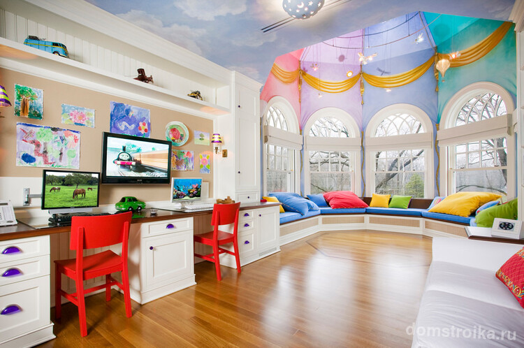 Потолок детской комнаты, может стать неотъемлемой частью красочного сюжета интерьера