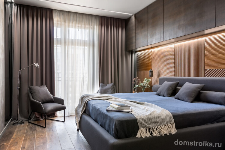 Уютная спальня с дизайном в стиле современная классика