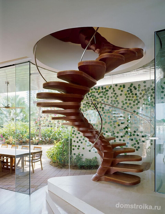 Невероятный дизайн винтовой деревянной лестницы