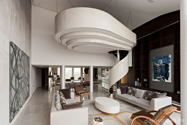 Спиральная лестница в стиле модерн может стать оригинальным арт-объектом в интерьере
