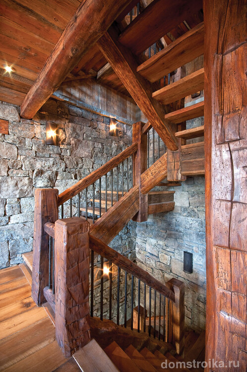 Деревянная лестница - лучшее решение для дома в деревенском стиле