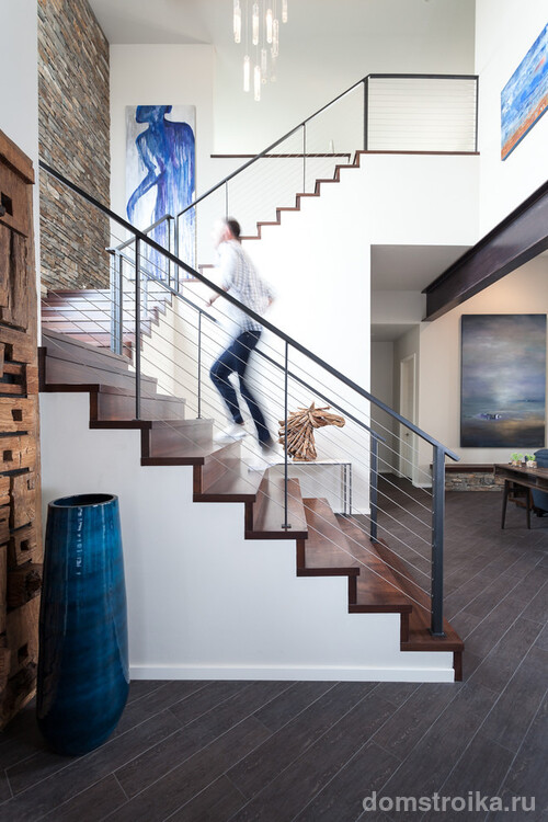 Опытные специалисты помогут установить дизайнерскую трехмаршевую лестницу в любом доме