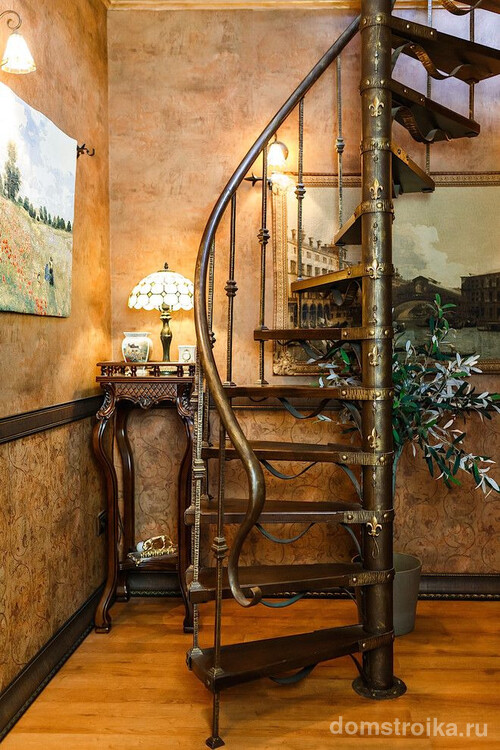 Лестница с металлическим каркасом в викторианском стиле