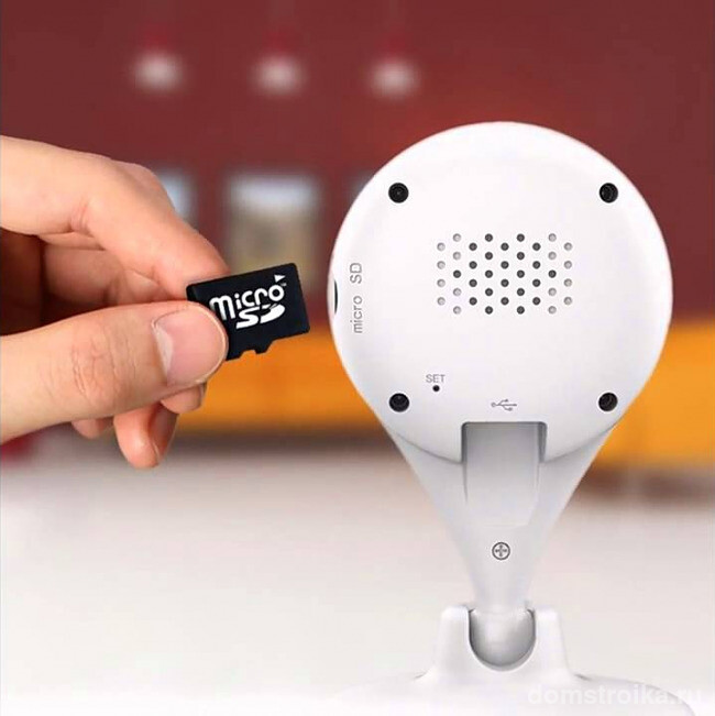 Камера 360 Smart WiFi IP Camera 720P HD имеет гнездо для карты памяти