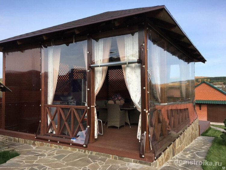 Прозрачные шторы для беседок и веранд (100+ фото): комфорт на даче круглый год и обзор наиболее изящных идей для декора