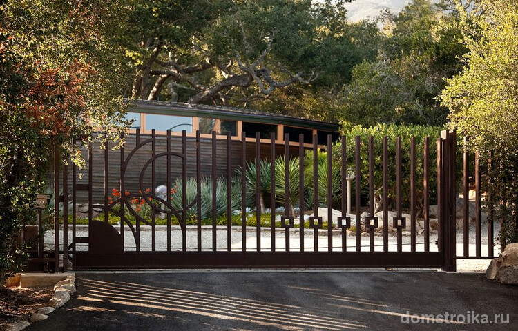 Красивые откатные ворота подчеркнут стиль вашего имения