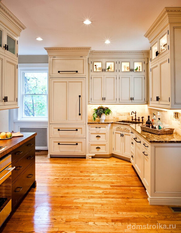 Точечное освещение поможет сделать кухонный интерьер более воздушным и продуманным