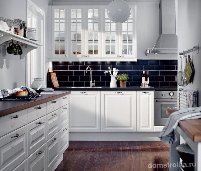 Нестандартная планировка кухонного помещения не помеха для стильного оформления