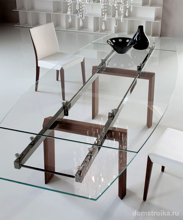 Оригинальная форма стола станет изюминкой современного интерьера