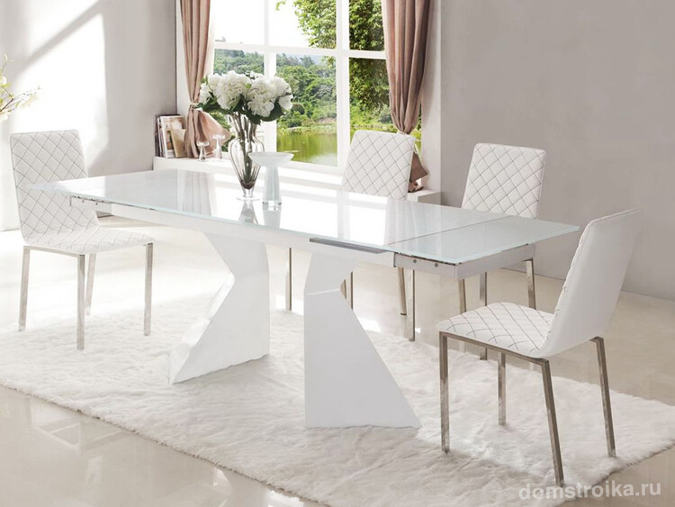 Романтический прованс дополнит стол из белого матового стекла