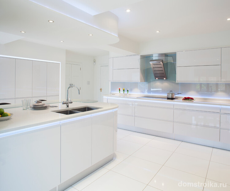 Фото 9 - Точечное освещение в стильной белой кухне