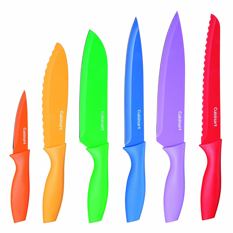 Набор ярких ножей будет привлекать внимание на любой кухне