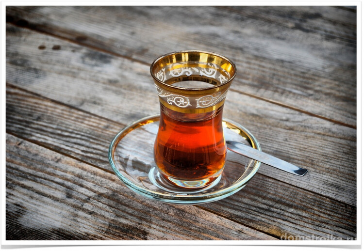 Турецкая чашка для чая действительно напоминает форму тюльпана