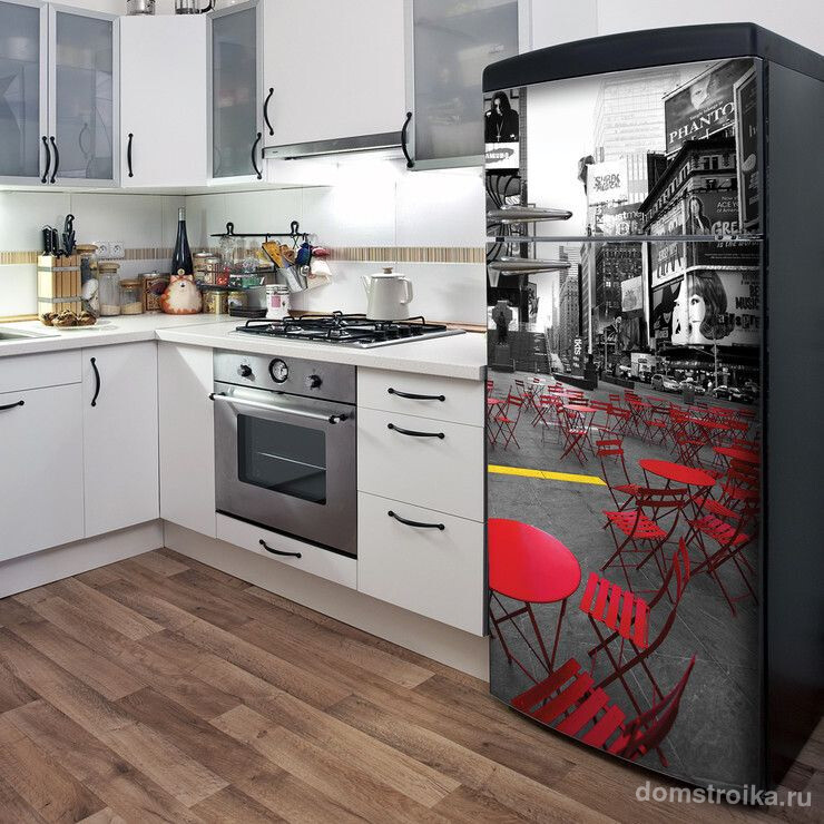 Цветные холодильники: фото - также всю дверцу холодильника можно оформить любым рисунком или фотографией