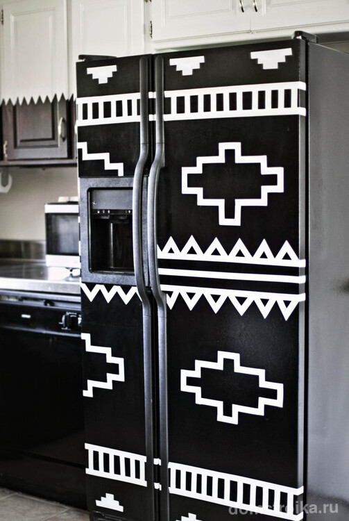 С помощью обычной краски вы можете создать уникальный орнаментальный дизайн своего холодильника