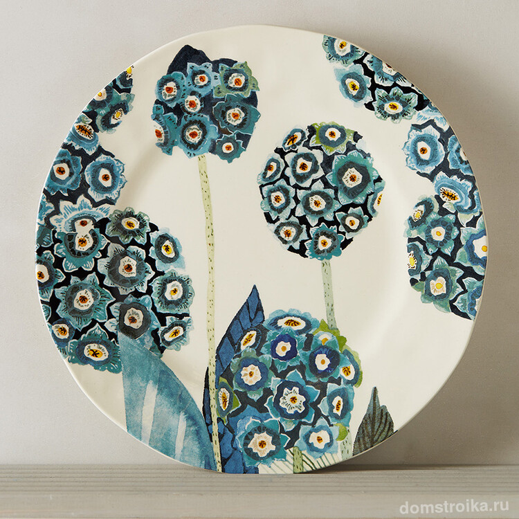 Керамическая пирожковая тарелка с рисунком в очень нежных голубых тонах