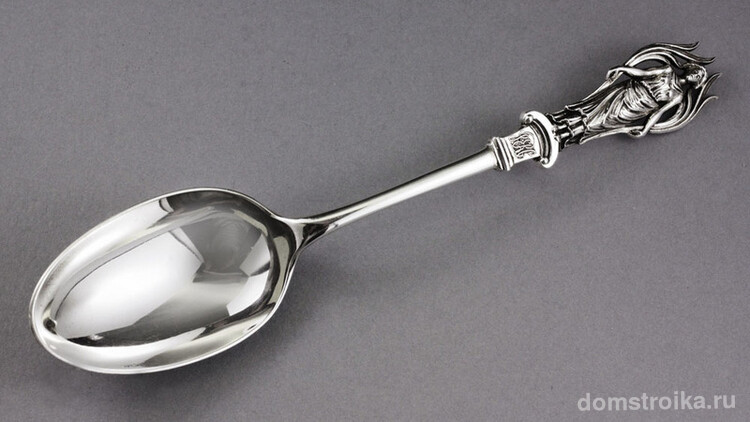 Подарочный вариант десертной ложки из серебра