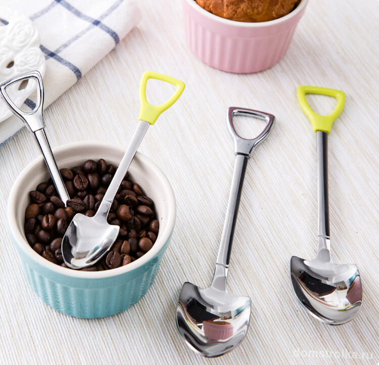Необычная форма чайной и десертной ложек в виде лопаты