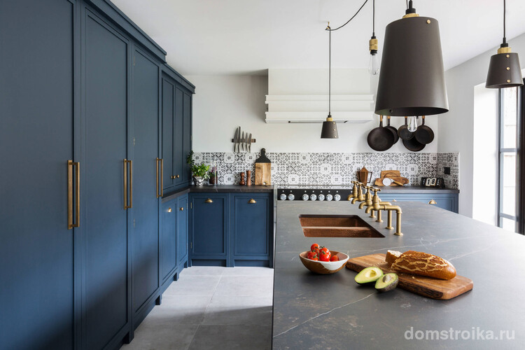 Синий цвет в интерьере кухни в скандинавском стиле
