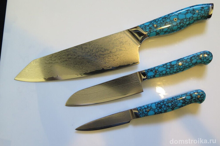 Японские ножи для кухни для бытового использования в домашних условиях разного предназначения с узорчатым клинком и декорированной рукояткой