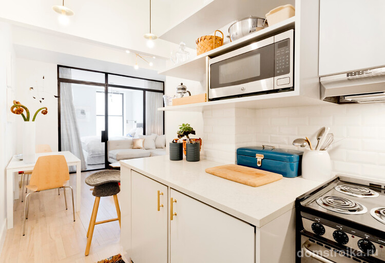 Что бы сохранить пространство на вашей кухне можно объединить мойку, плиту, стиральную или моющую машину в общей столешницей