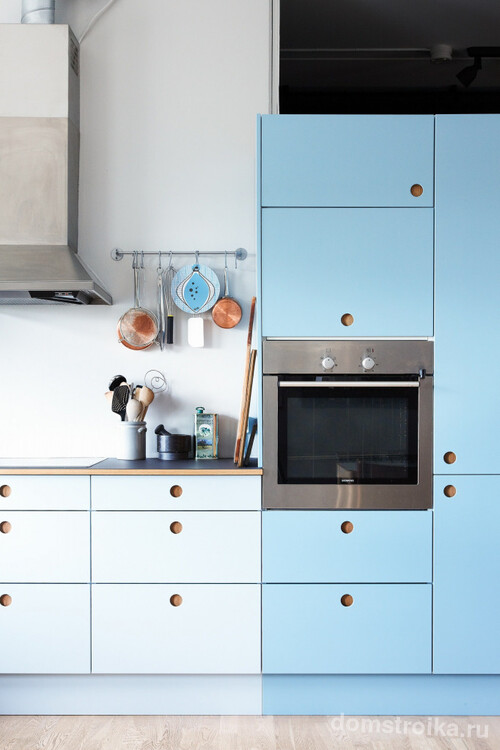 Бело-голубая кухня: как гармонизировать интерьер и 105 беспроигрышных вариантов оформления