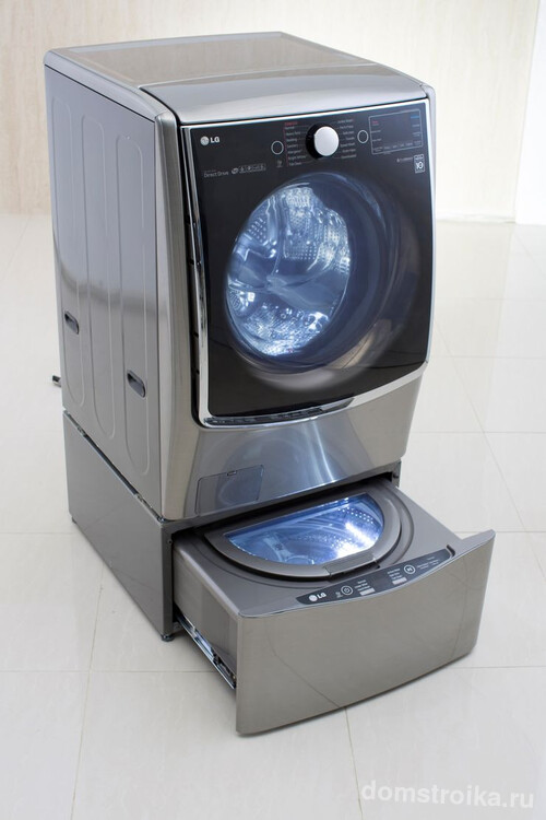 Необычная модель стиральной машины фирмы LG, которая получила название Twin Wash System отличается тем, что имеет миниатюрные размеры и предназначена для размещения под обыкновенной стиральной машиной