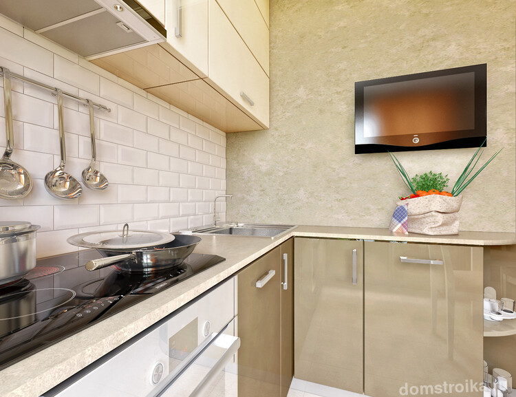 Отражающие поверхности на маленькой кухне будут всегда выглядеть свежо и стильно